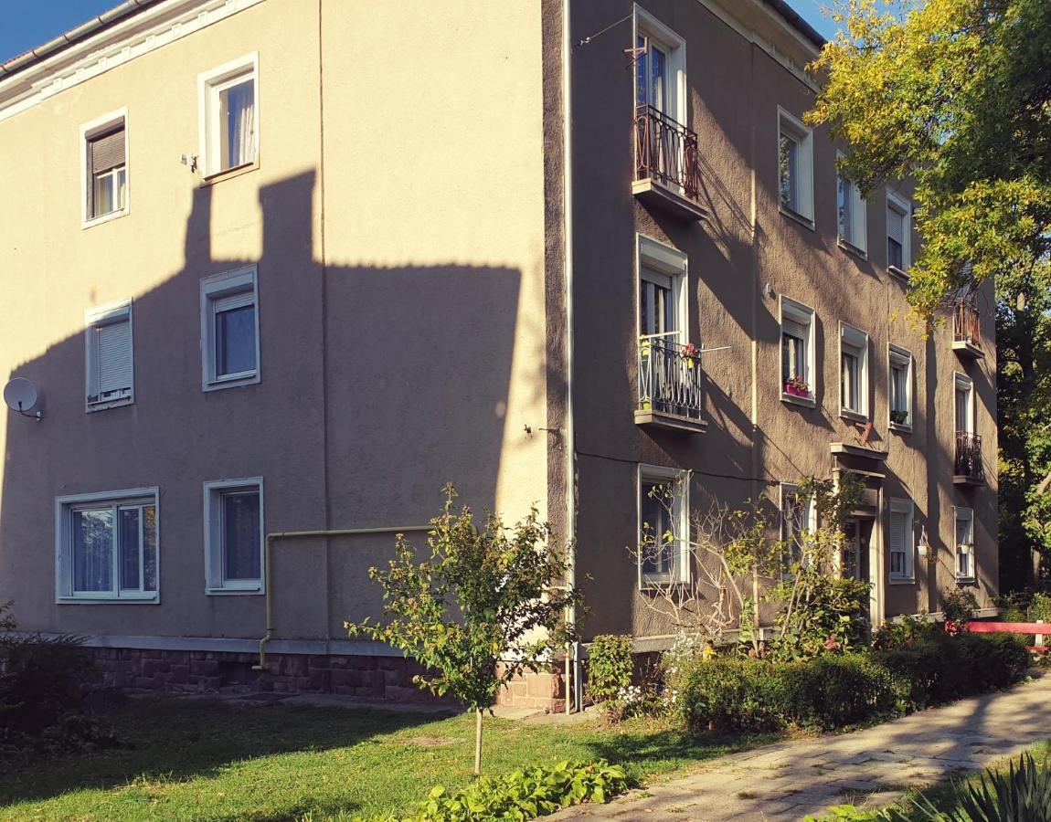 7Domb Apartman Komló 外观 照片